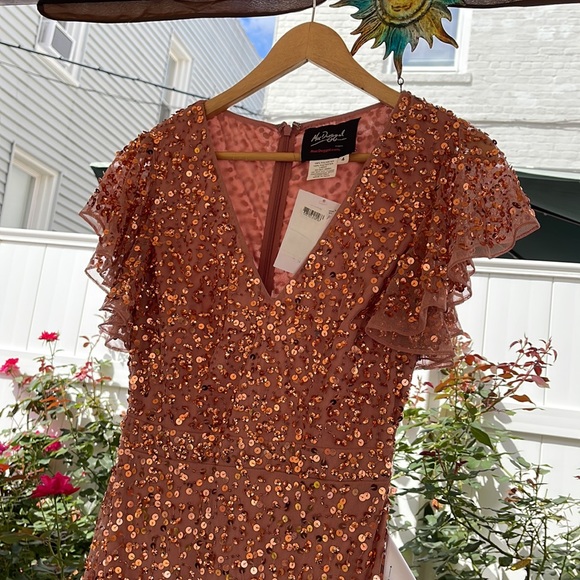 Mac Duggal - Rose Gold Sequined V-Neck Flutter Cap Sleeve Trumpet Dress - Picture 4 of 16